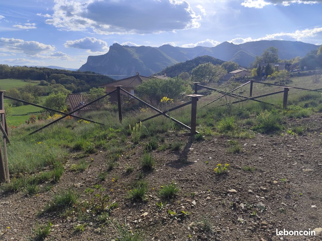 Grand terrain constructible · à Lardier-Et-Valença · 142 000 €