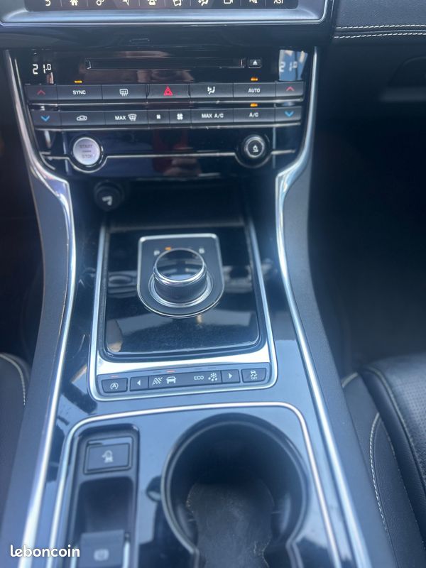JAGUAR XE XE 2.0 L 180 AWD R-SPORt (image 12)