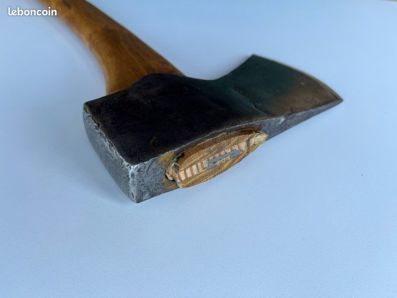 Hache ancienne vintage scandinave marquage tête de hache années 50