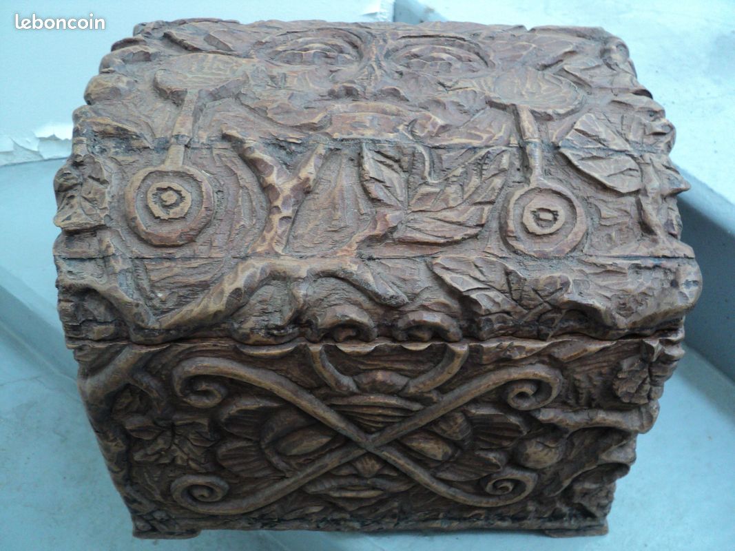 Petit COFFRE Origine Afrique de l'Ouest SCULPTE ANCIEN (image 2)