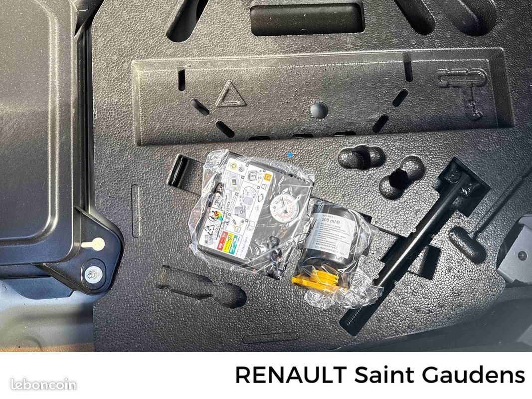 RENAULT Clio E-Tech full hybrid 145 ch GSR2 Techno (image 9)