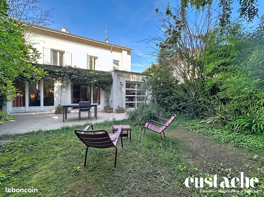 Maison 7 pièces 216 m² · à Paris · 216 m² · 1 090 000 €