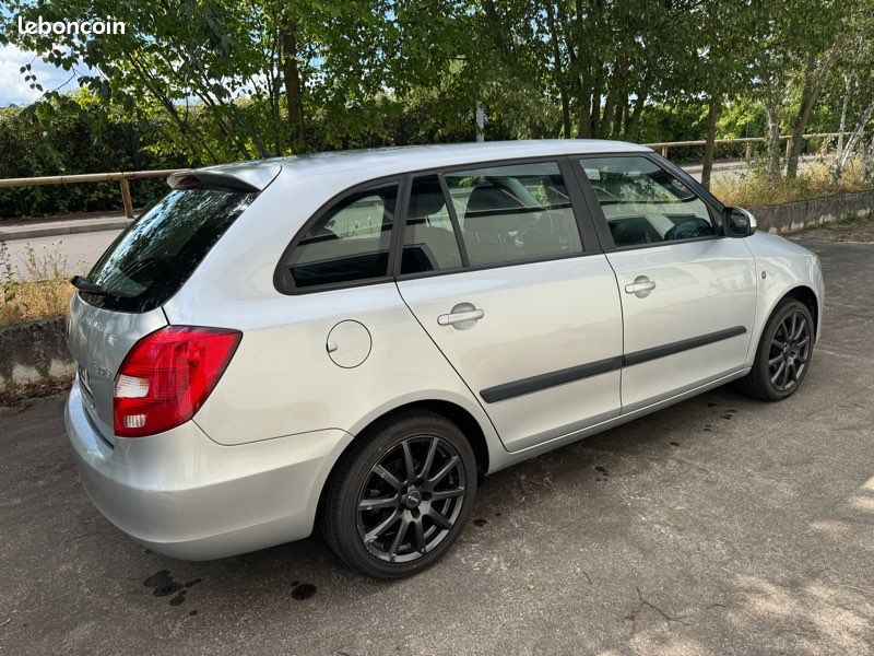 Skoda fabia combi 1.6 tdi 105 – entretien complet – prête à prendre la route (image 2)