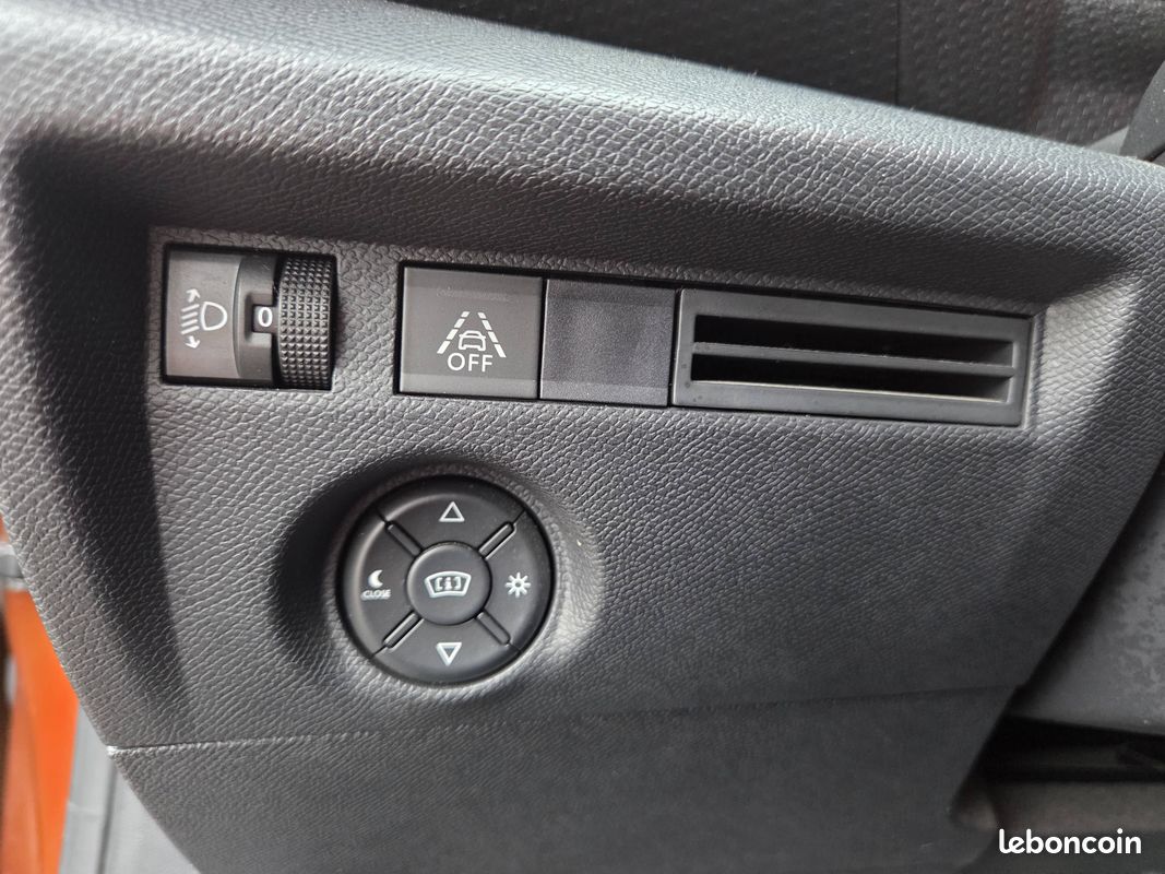 CITROEN C4 PureTech 155 S&S EAT8 Shine (image 16)