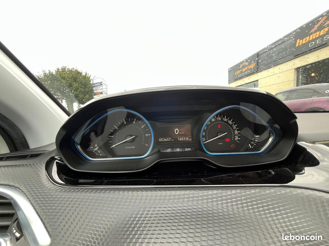 Peugeot 208 1.2 puretech 110ch feline 5cv 5p (image 15)