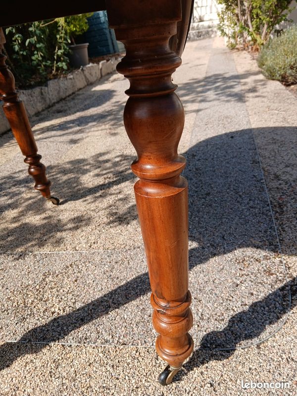 Table en bois (image 4)