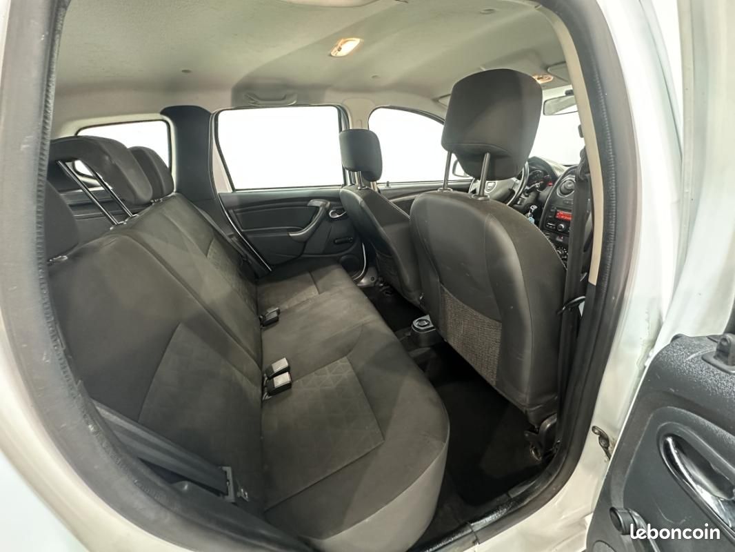 Dacia Duster 1.5 dCi 110 4x4 Lauréate +ATTELAGE (image 15)