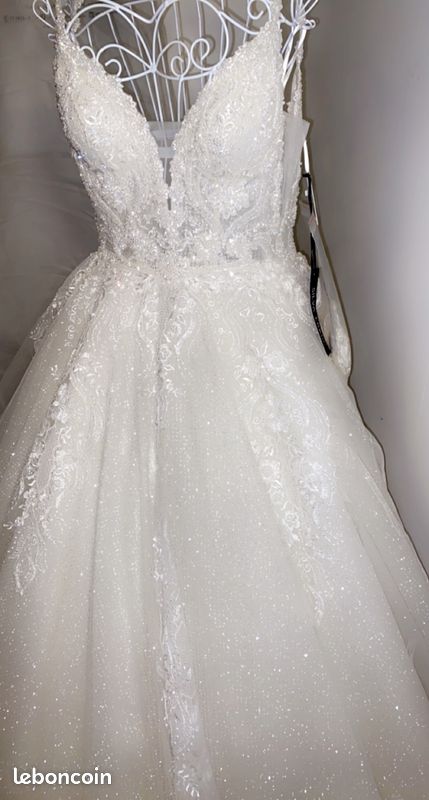 Robe de mariée neuve taille S 2500 euros (image 1)