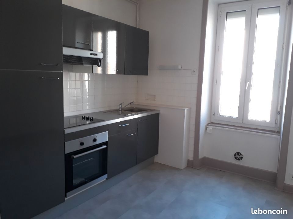 Appartement 3 pièces 55 m² · à Ussel · 55 m² · 425 €