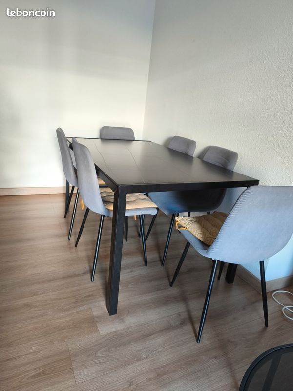 Table à manger avec 6 chaises (image 3)