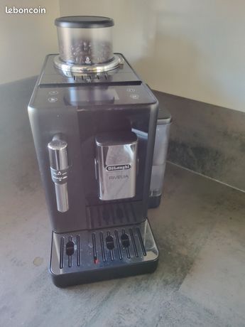 Cafetera exprés y capuchino DeLonghi. Nueva. d'occasion pour 72