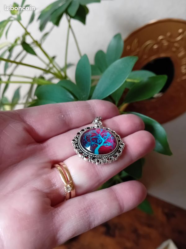 Collier Pendentif Arbre De Vie Bleu Et Rouge - Acier, 50 Cm, Neuf Avec Étiquettes