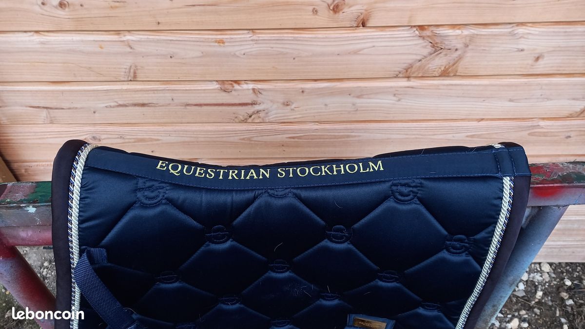 Tapis De Saut équestre Stockholm - Motif Océan Foncé Avec Oreilles - Neuf