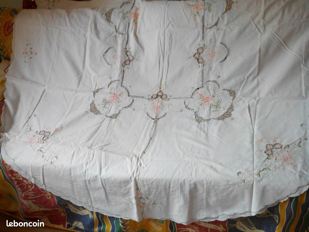 Grande nappe brodée Madagascar + 12 serviettes (image 3)
