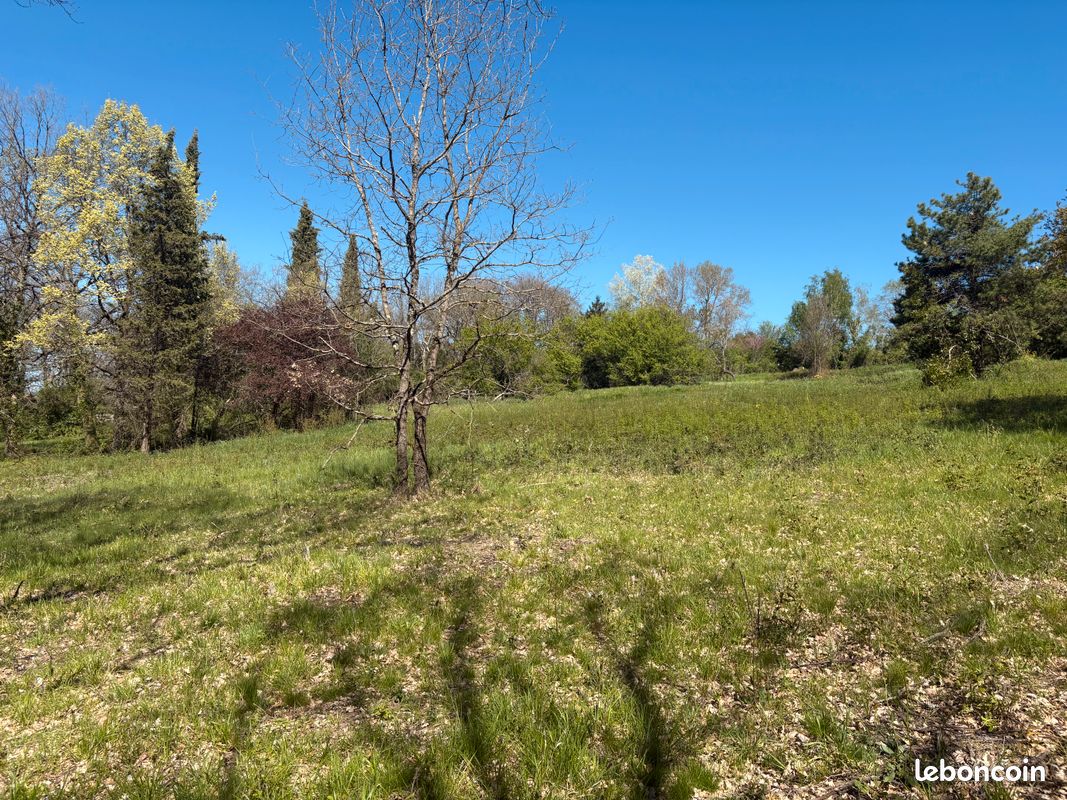 Terrains viabilisés à Le Grès · 78 000 €