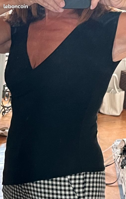 T- shirt noir très féminin TEHEN encolure et bas asymétriques (image 2)