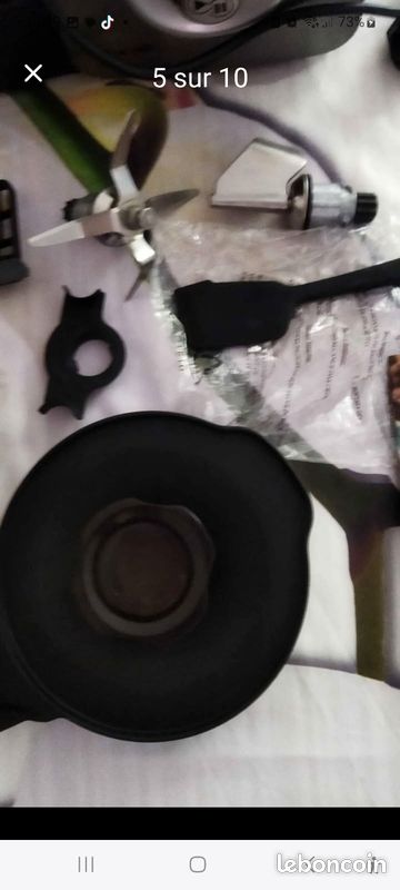 Robot cuiseur multifonction Thomson avec ses accessoires (image 3)