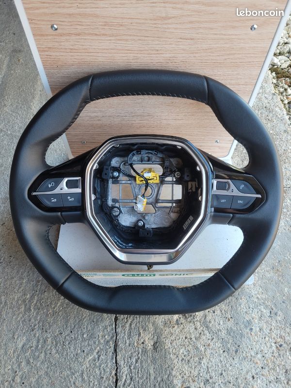 Volant cuir Peugeot 208 ou 2008 ll après 2019 (image 1)