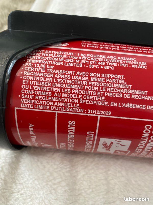 Extincteur tout neuf en poudre de 1 kilo.Prix d origine 20 (image 2)
