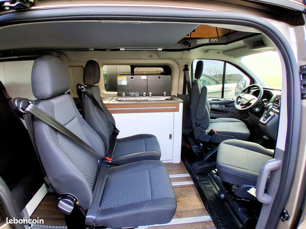 Occasion 0 km Fourgon Van toit relevable Laika F100+ Urban sur Ford Transit Connect 150 cv Boite Auto + 6 places carte grise + Chauffage Webasto + Store + Jantes alus + 4 couchages (image 3)