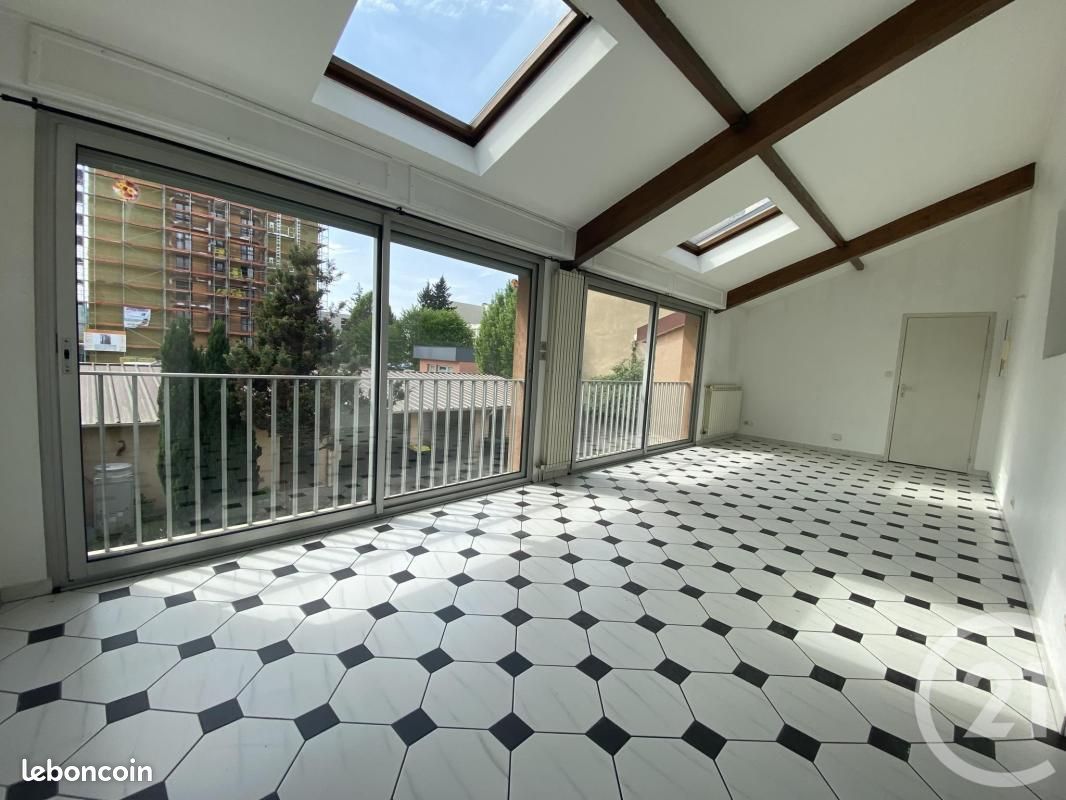 Appartement 5 pièces 105 m² · à Sochaux · 105 m² · 850 €