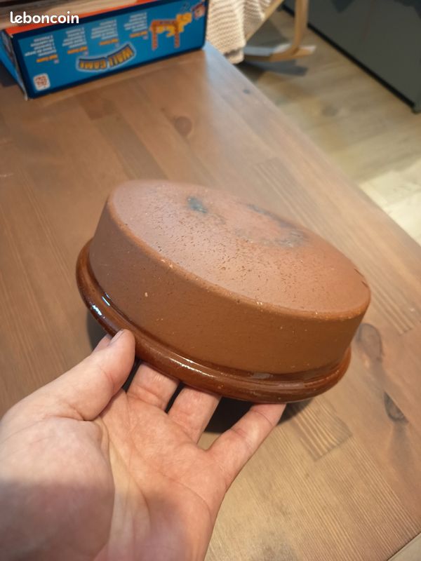 Plat en terre cuite (image 1)