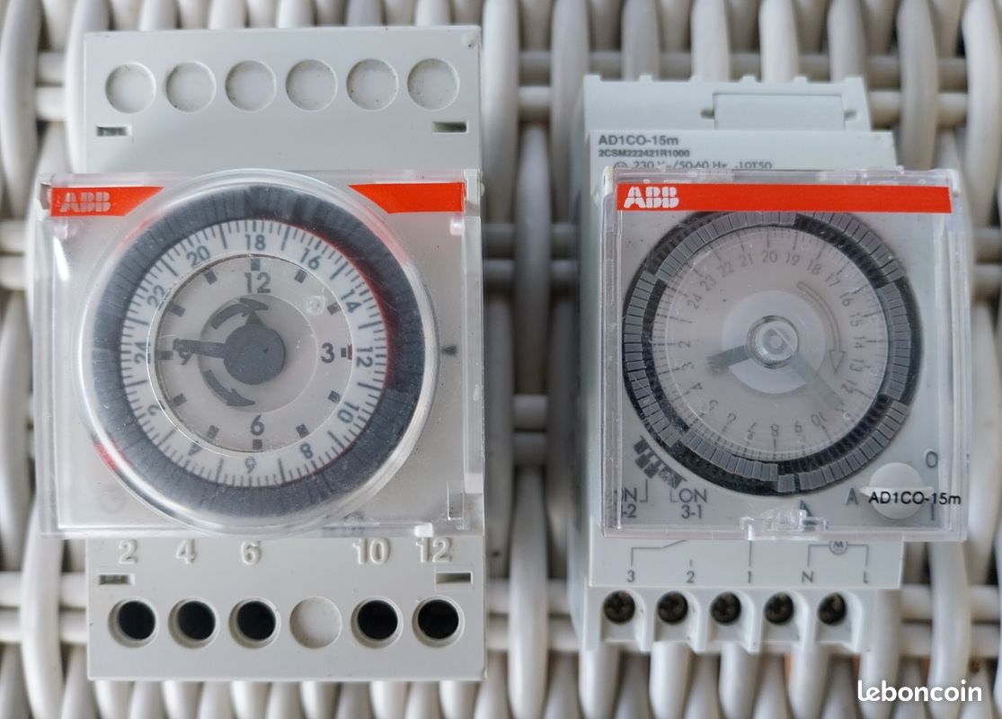 Superbe Lot Programmateur Horloge modulaire ABB 24h + Horloge Journalière AD1CO 15 minutes ABB T222421 (image 1)