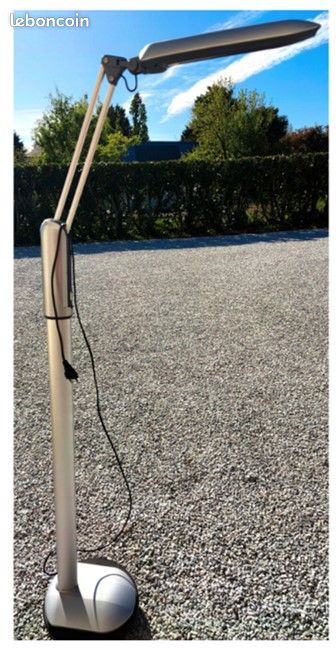 Lampe haute articulée lumière du jour Eschenbach pure vision, montée sur roulettes (image 2)