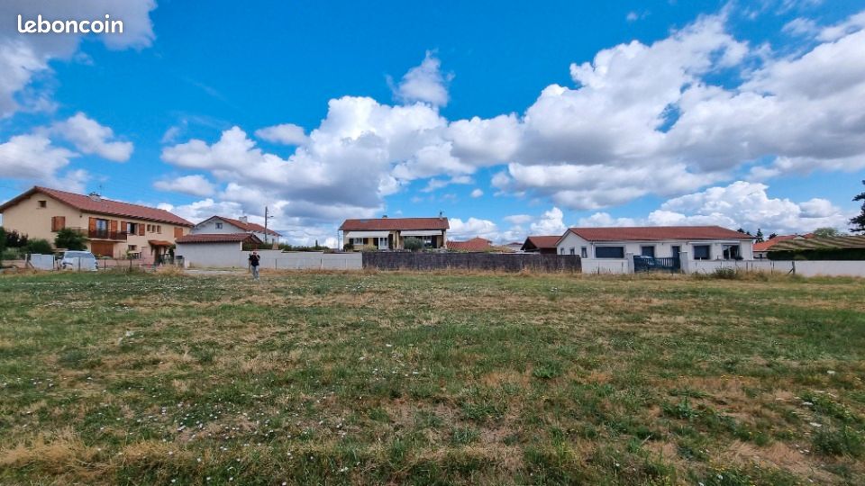Terrain 345 m² · à Montbrison · 60 000 €