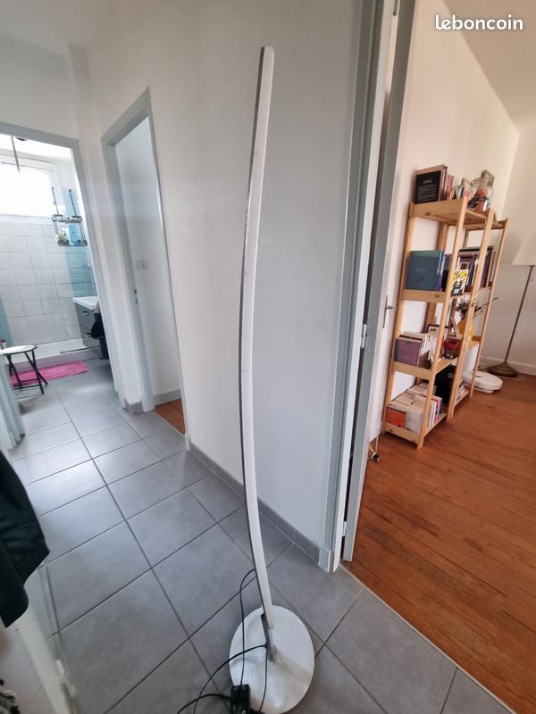 Lampadaire gris (image 2)