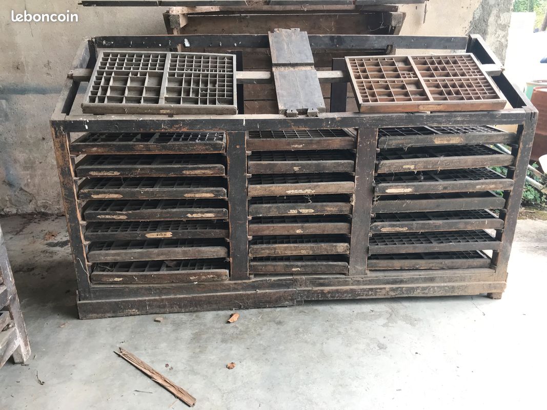 2 meubles d'imprimerie avec tiroirs de casse (image 1)