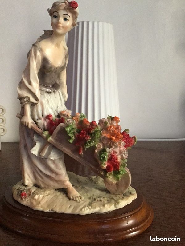 Statuette en résine (image 1)