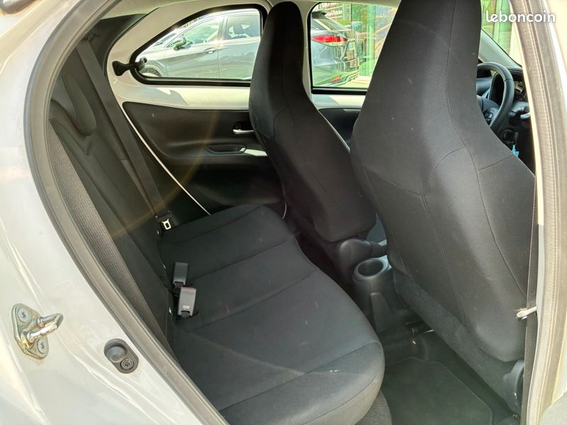 Toyota aygo x 1.0 VVT-i 72 Dynamic (image 12)