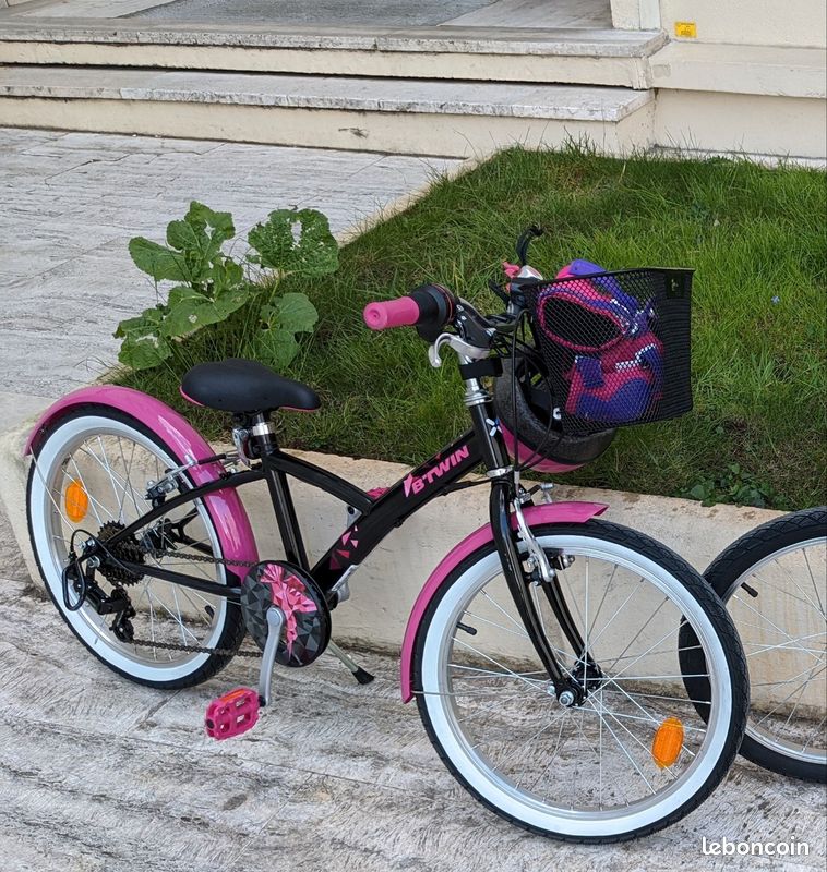 Vélo fille décathlon 20 pouces - très bon état - Vélos
