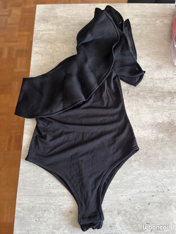 Body noir volanté taille M (image 2)