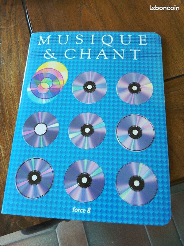 Un cahier de musique et chant neuf (image 1)