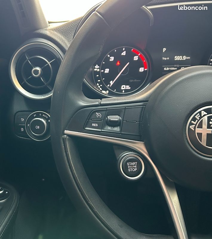 ALFA ROMEO GIULIA 2.2 JTDM 150 SUPER BVA - SYSTEME DNA - GPS - RADAR DE RECUl (image 24)