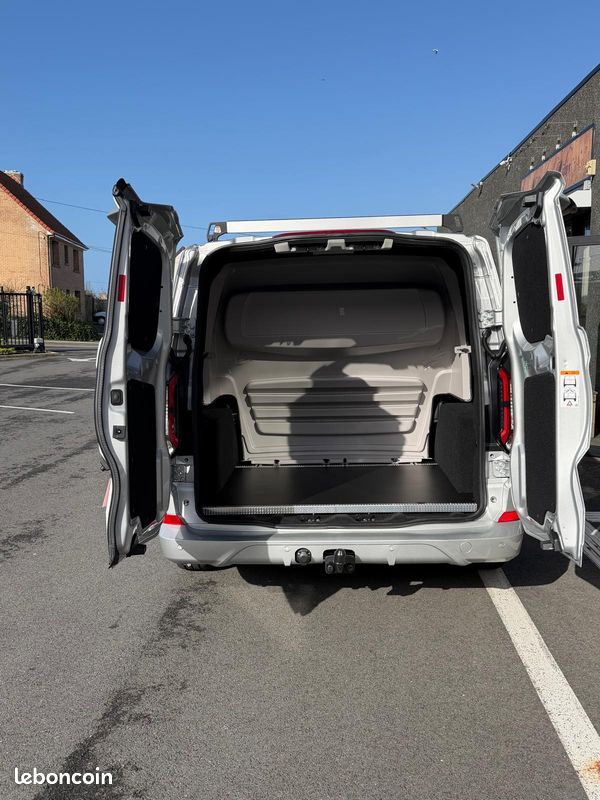 đ 58 500 FORD TRANSIT CUSTOM Sport E-Hybride 232CV â CABINE MODULABLE 2 Ă 5 PLACES â TVA RĂCUPĂRABLE â DISPONIBLE (image 5)