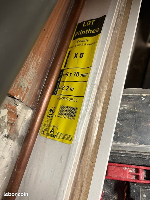 Plinthe en bois (image 1)
