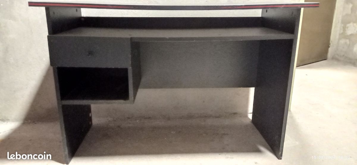 Bureau (image 1)