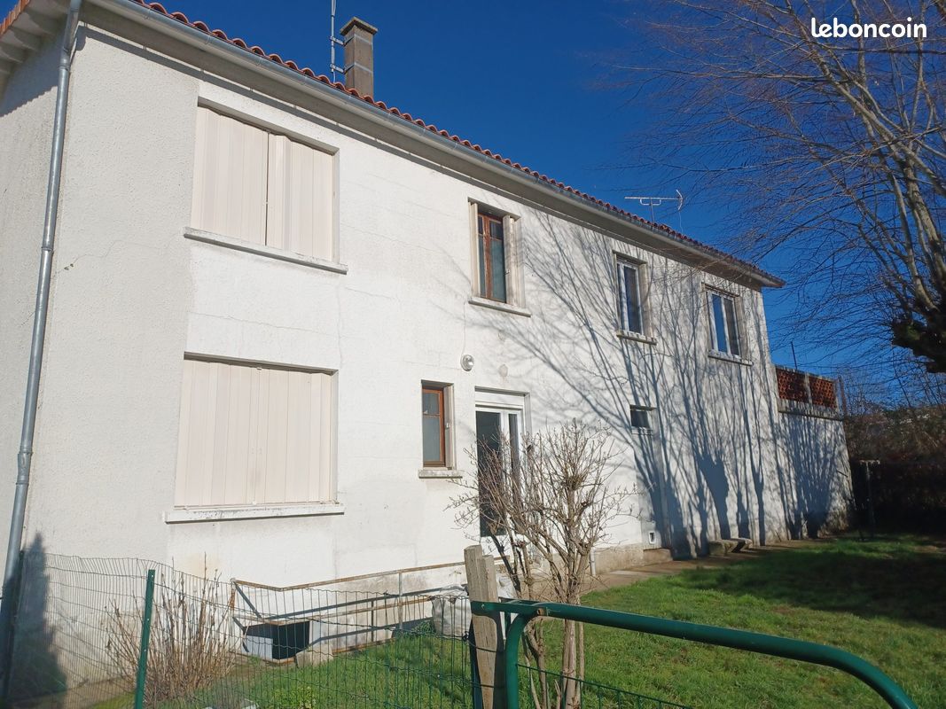 Immeuble 154 m² · à Chasseneuil-sur-Bonnieure · 154 m² · 190 800 €