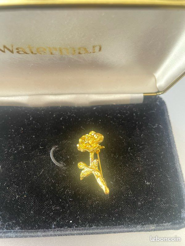 Broche ancienne forme de fleur (image 2)