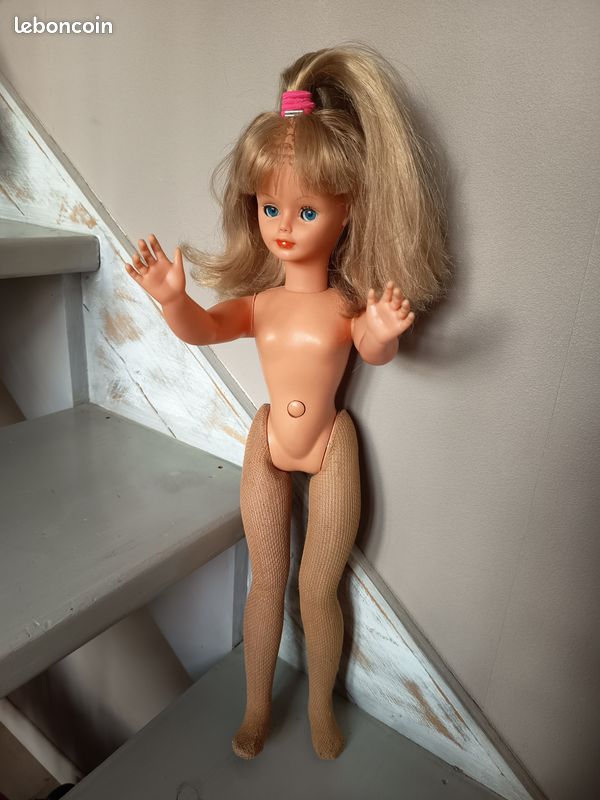 Poupée mannequin Cathie de Bella blonde aux yeux verts - Collection