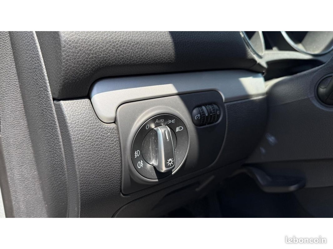 VOLKSWAGEN GOLF 6 1.6 TDi 16v 105cv / Clim auto / Kit distribution ok (image 8)