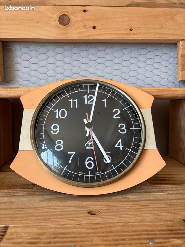 Horloge vintage pendule murale silencieuse années 60 Japy électrique