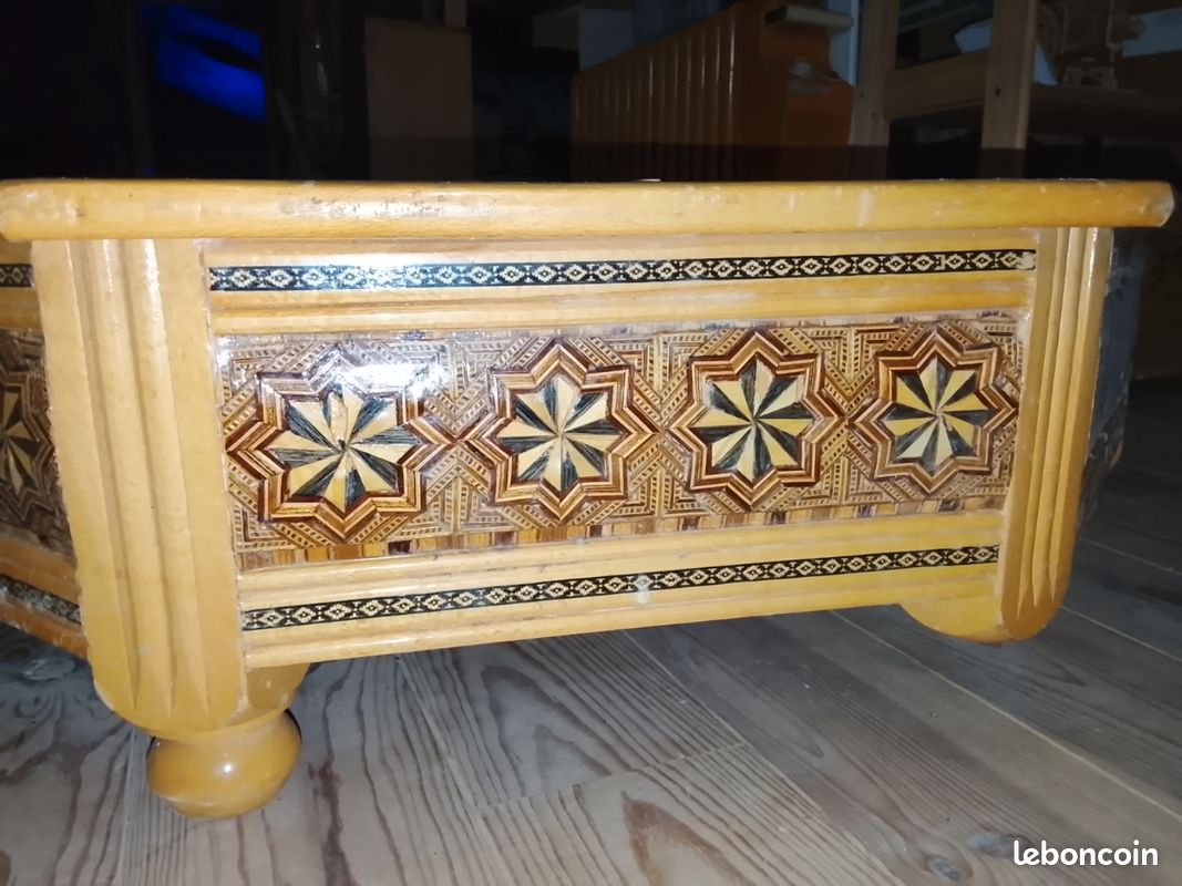 Table basse bois massif et marqueterie (image 2)