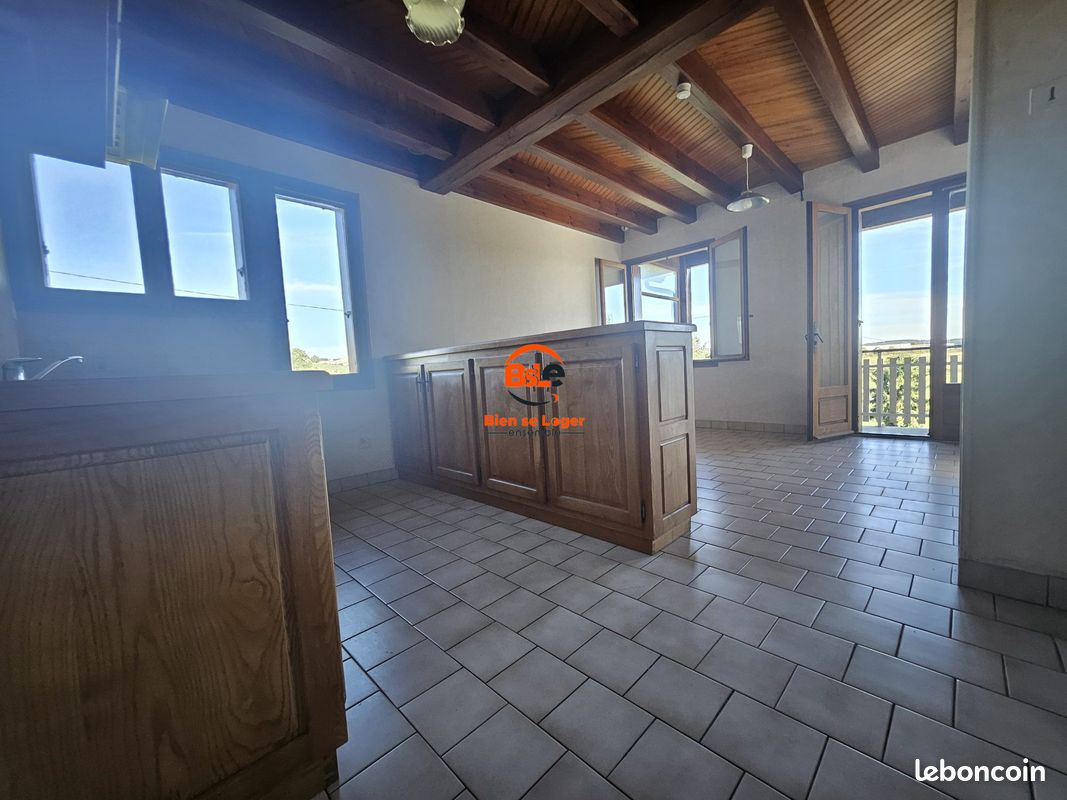 Appartement 4 pièces 84 m² · à Saint-Chély-d'Apcher · 84 m² · 700 €/mois