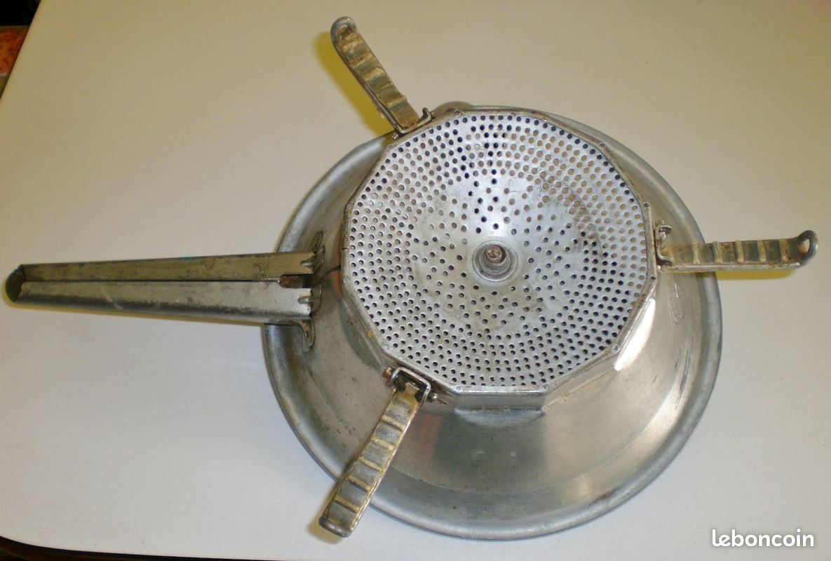 Presse-purée Vintage Moulin à Légumes N°1 - Années 1950 - Métal - Occasion Fonctionnel