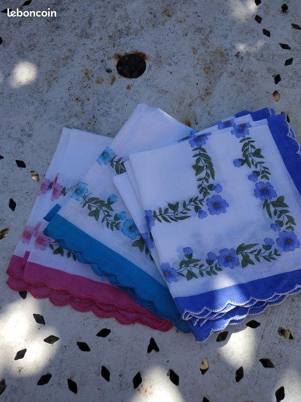 Lot de 10 mouchoirs fleurs (image 1)