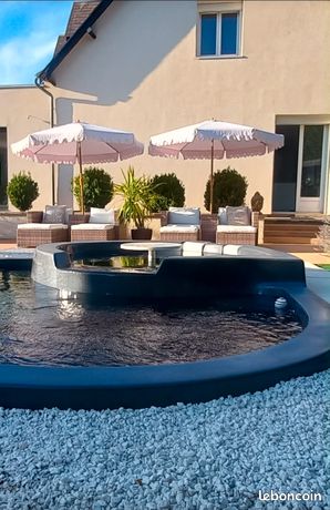 Villa avec piscine et local commercial